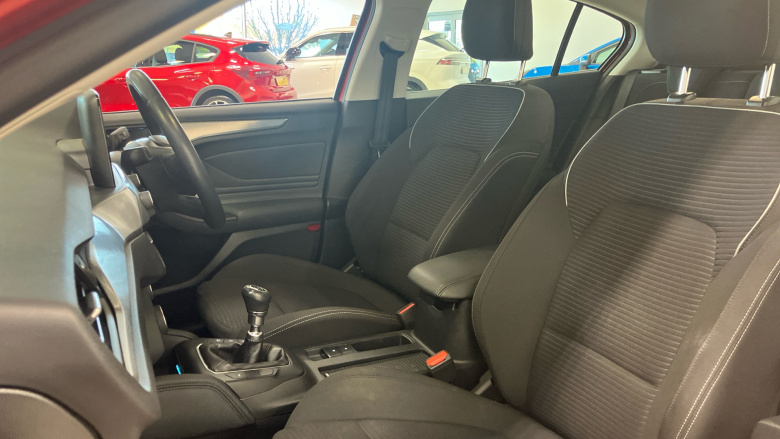 Ford Focus 1.0 EcoBoost Hybrid mHEV 125 Titanium Edition 5dr Petrol Hatchback